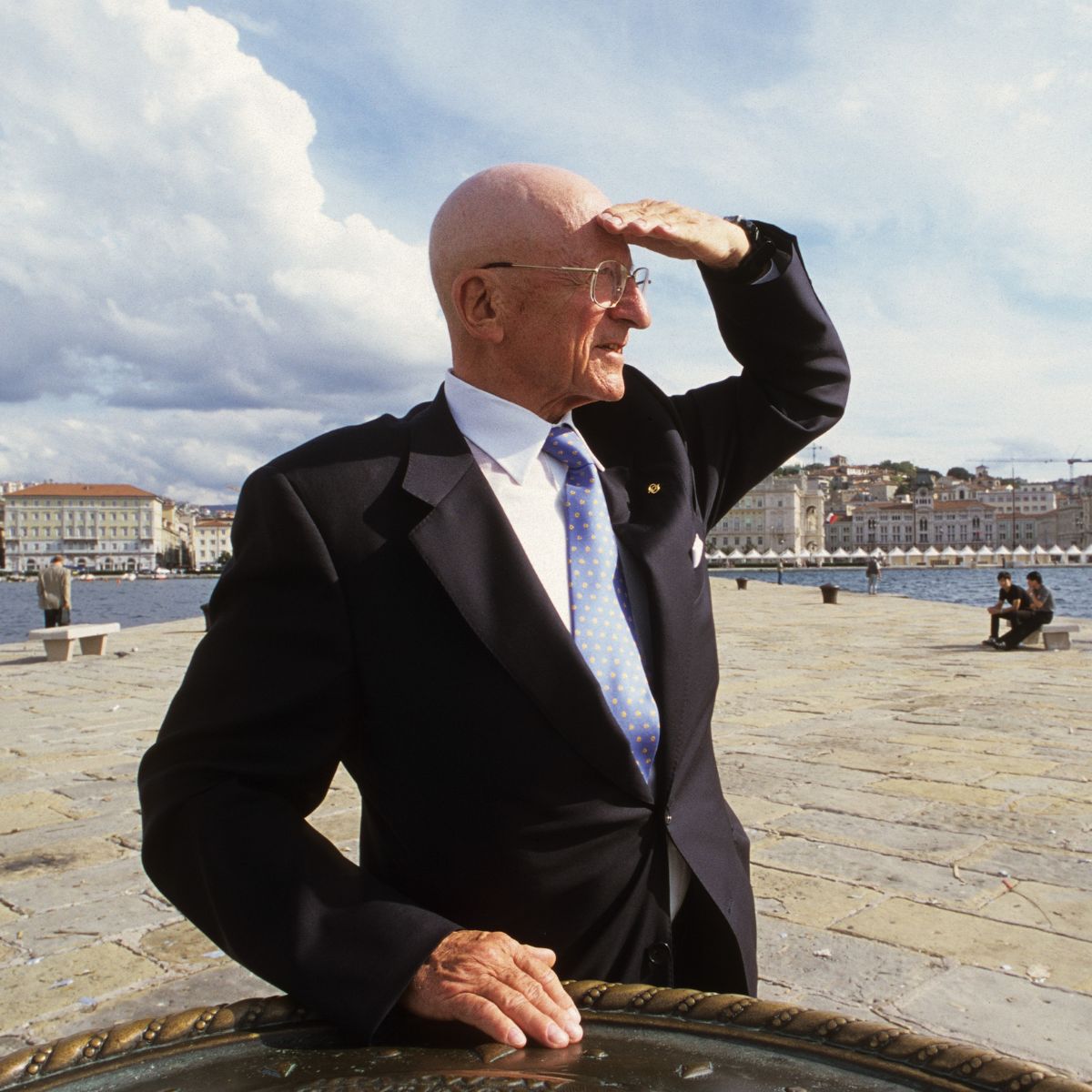 📌 #MemberNews #Etica e #scienza definiscono l’eredità di Ernesto Illy: scienziato e imprenditore che ha trasformato il #caffè in un veicolo di #valore condiviso. 🌿🫂
Oggi, il #centenario della sua nascita. 💯
<a href="/illycaffe/">illycaffè</a> 
Vai alla news 👉🏽 bit.ly/3TMX4rR