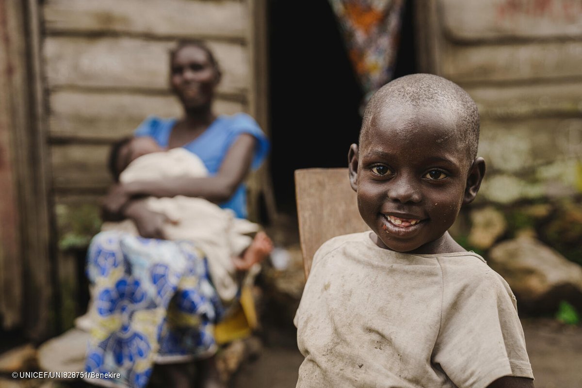 UNICEFDRC's tweet image. Alice, 4 ans, a retrouvé le sourire après avoir survécu au choléra 💧
De retour à #Kirotshe avec sa famille, elle est tombée malade à cause de l’eau non traitée.
Grâce à l’intervention rapide de l’UNICEF, #CATI, avec le soutien de @UNCERF & @UNOCHA_DRC, elle a pu être soignée.