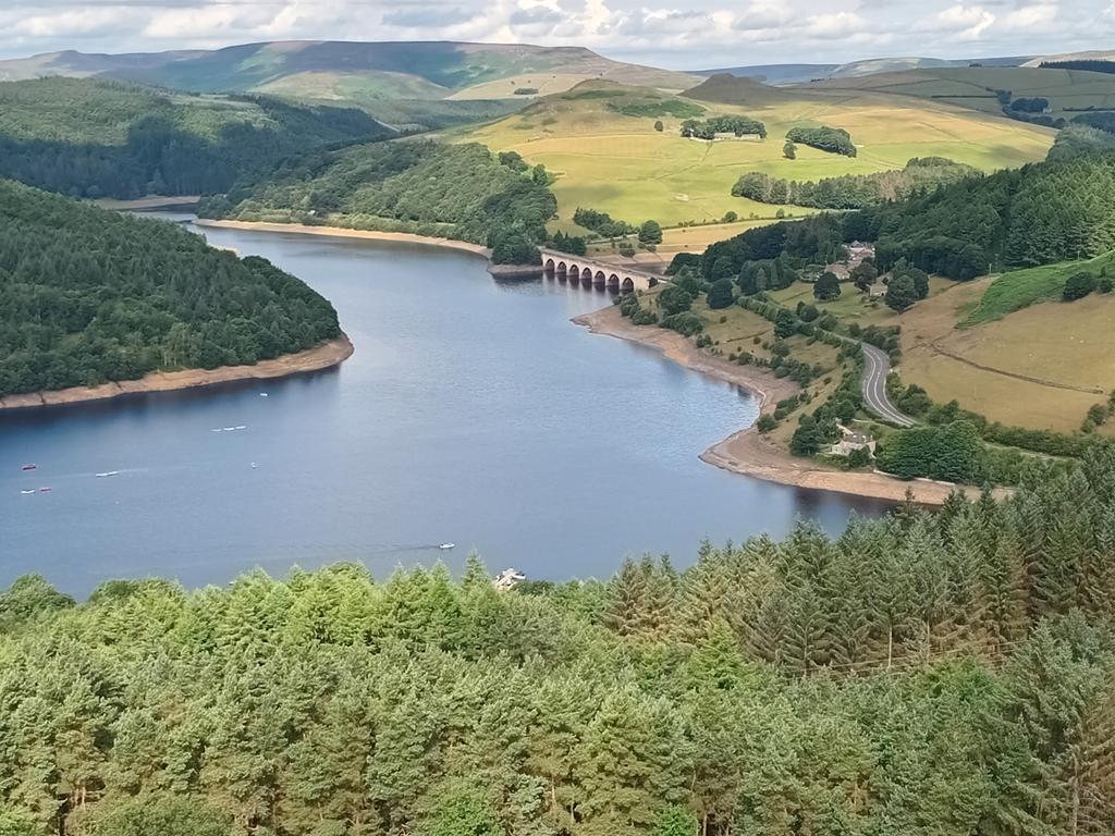 AndrewRawson11's tweet image. Ladybower Reservoir from Bamford Edge.