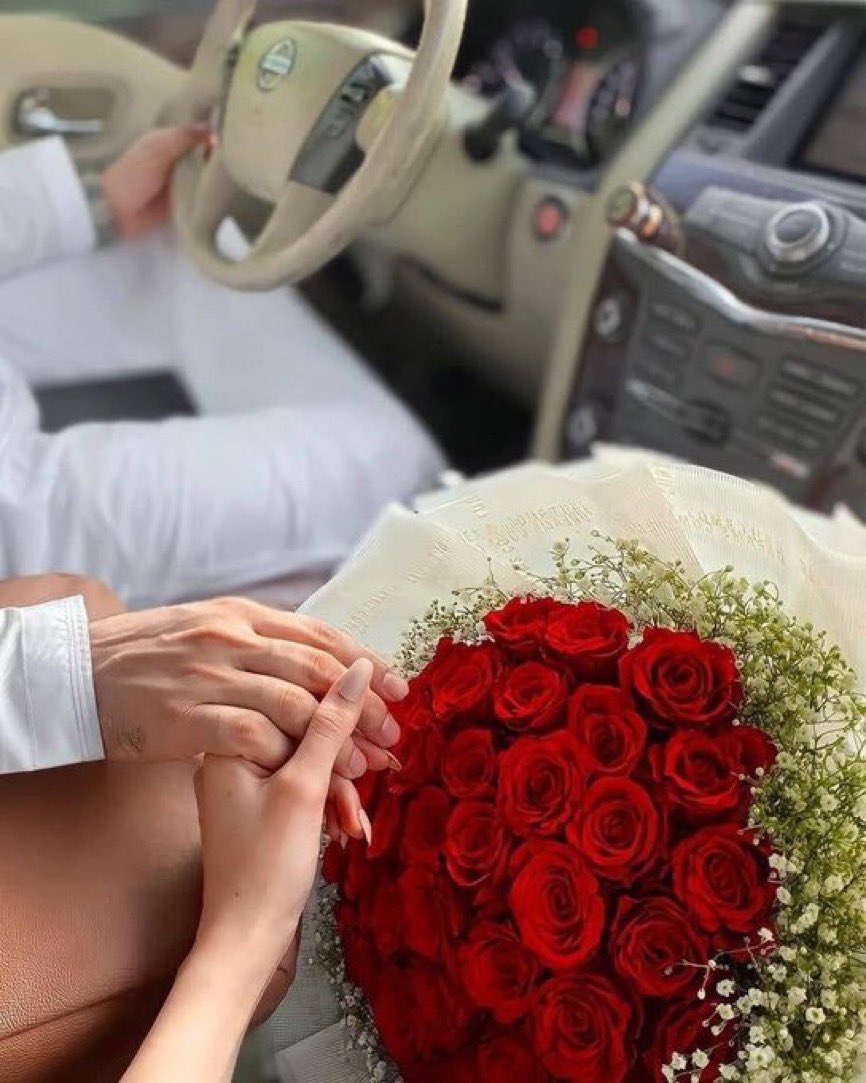 سولف عشان تحلى حروف الكلام
الكل عابر .. وانت بسّ ( المستمر )
:
لو ساد في وسط السما لون الظلام 
ما يلفت انظار البشر ..... غير القمر