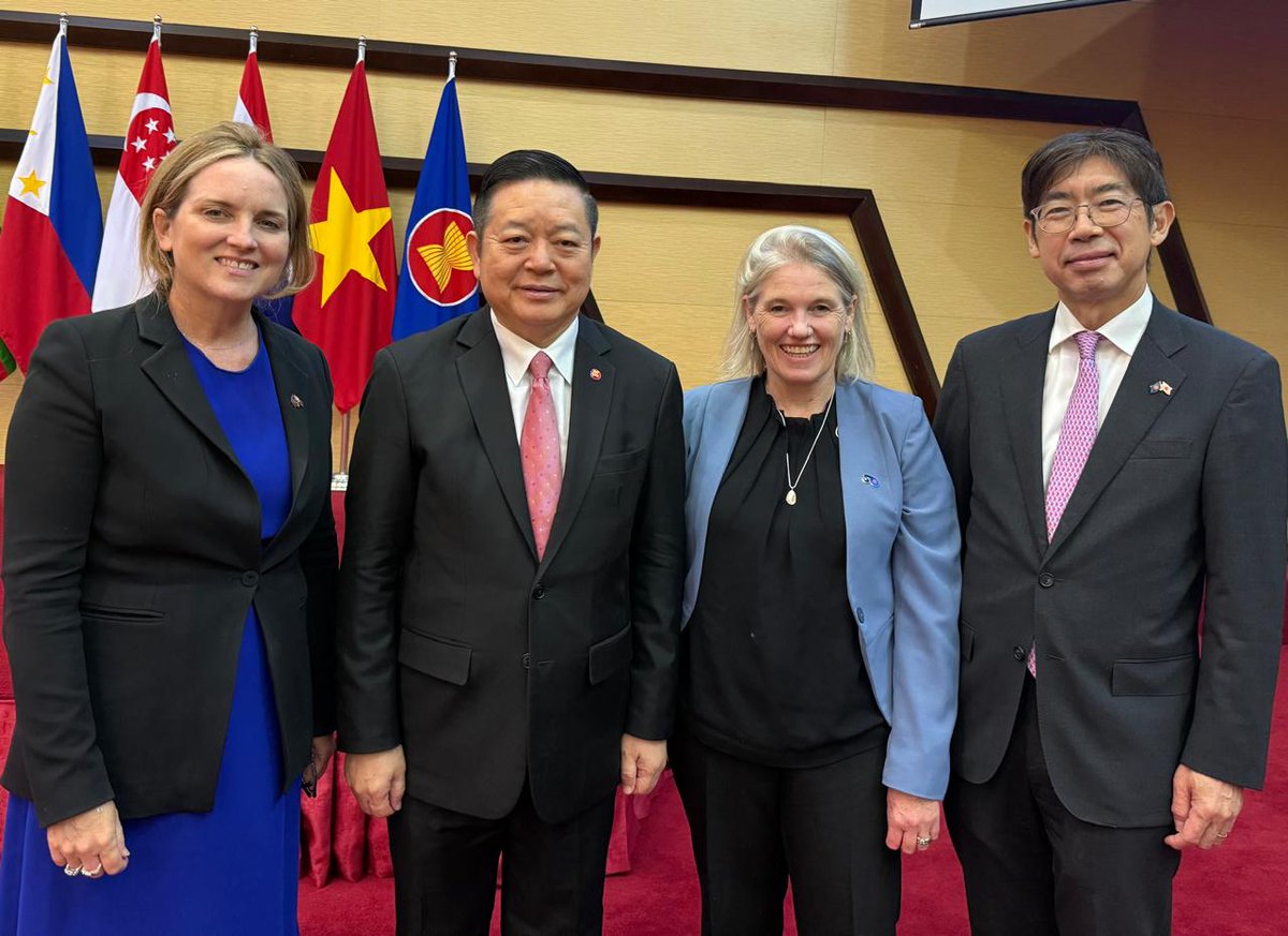 AusAmbASEAN's tweet image. A strong, united @ASEAN is essential to our region’s peace, stability and prosperity.

Pleased to welcome 🇮🇩 FM @Menlu_RI Sugiono, with Indonesia as our @ASEAN Country Coordinator, to the #ASEAN Secretariat alongside Secretary-General HE Dr. @hourn_kao and #ASEAN Ambassadors.