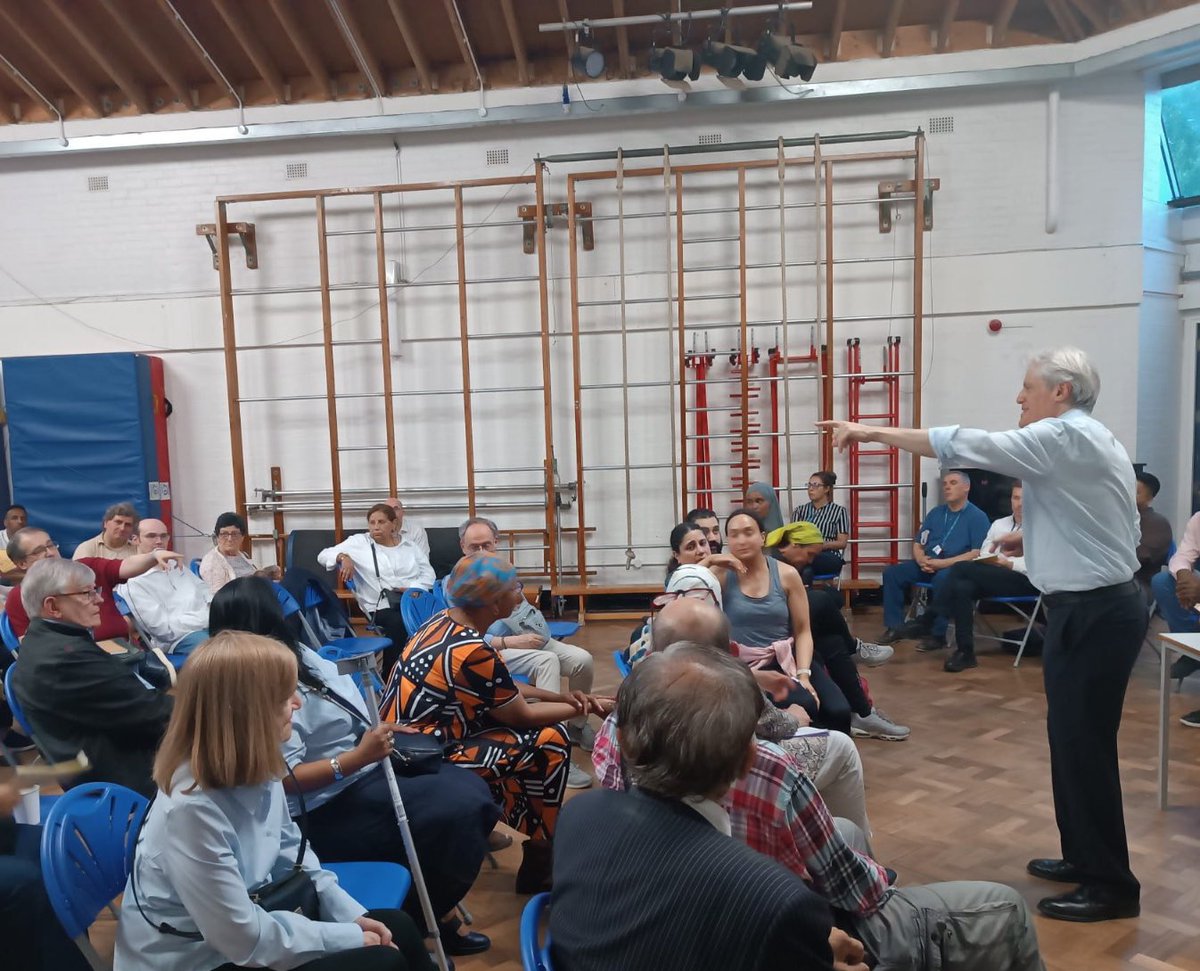 ChelFulhamBen's tweet image. Enjoyed hosting a lively public meeting with World's End Estate residents yesterday, talking about safety, ASB, repairs & housing. My thx to them - and to council staff & police for listening and committing to any improvements needed. We'll follow up on progress later this year.