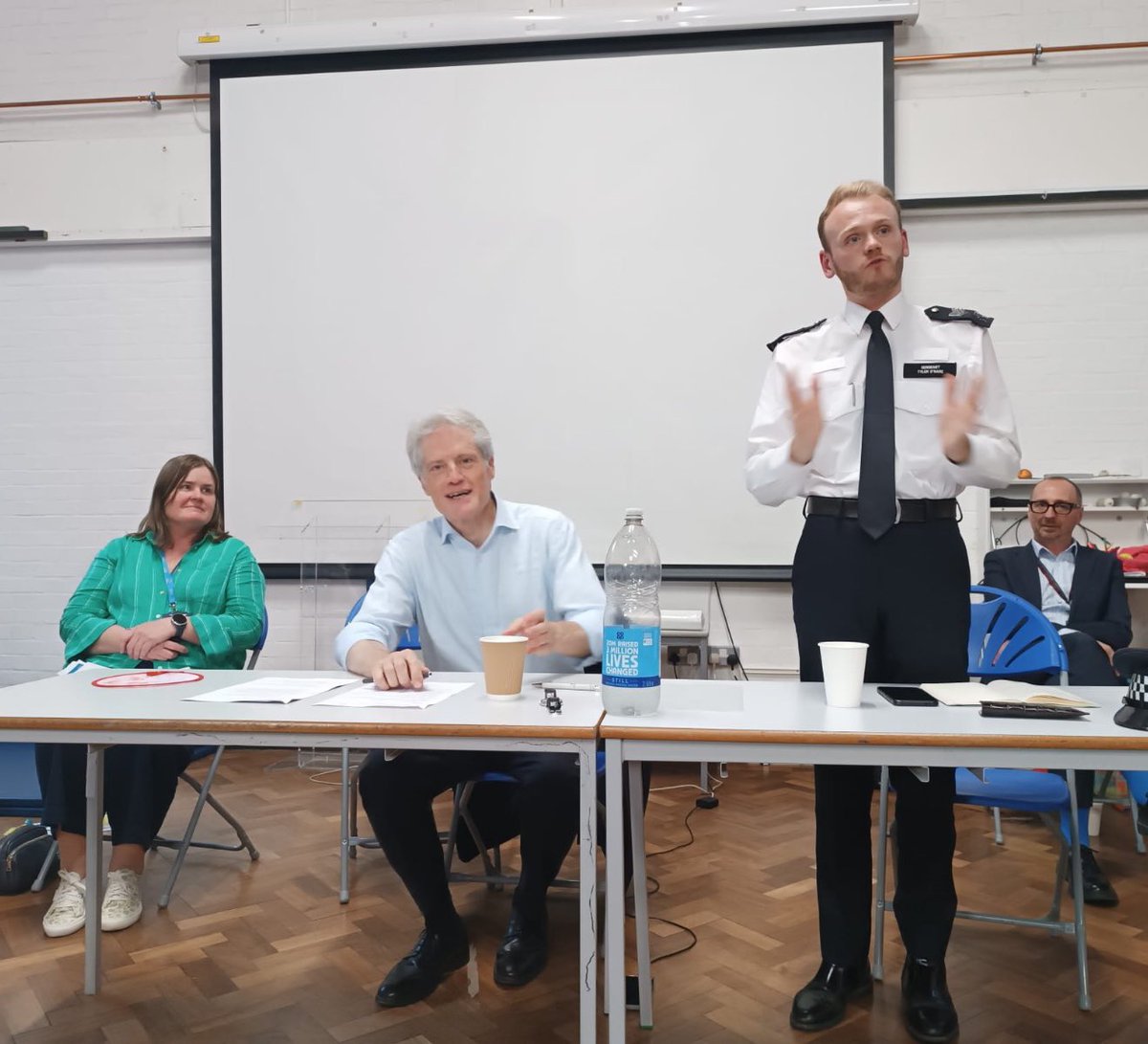 ChelFulhamBen's tweet image. Enjoyed hosting a lively public meeting with World's End Estate residents yesterday, talking about safety, ASB, repairs & housing. My thx to them - and to council staff & police for listening and committing to any improvements needed. We'll follow up on progress later this year.