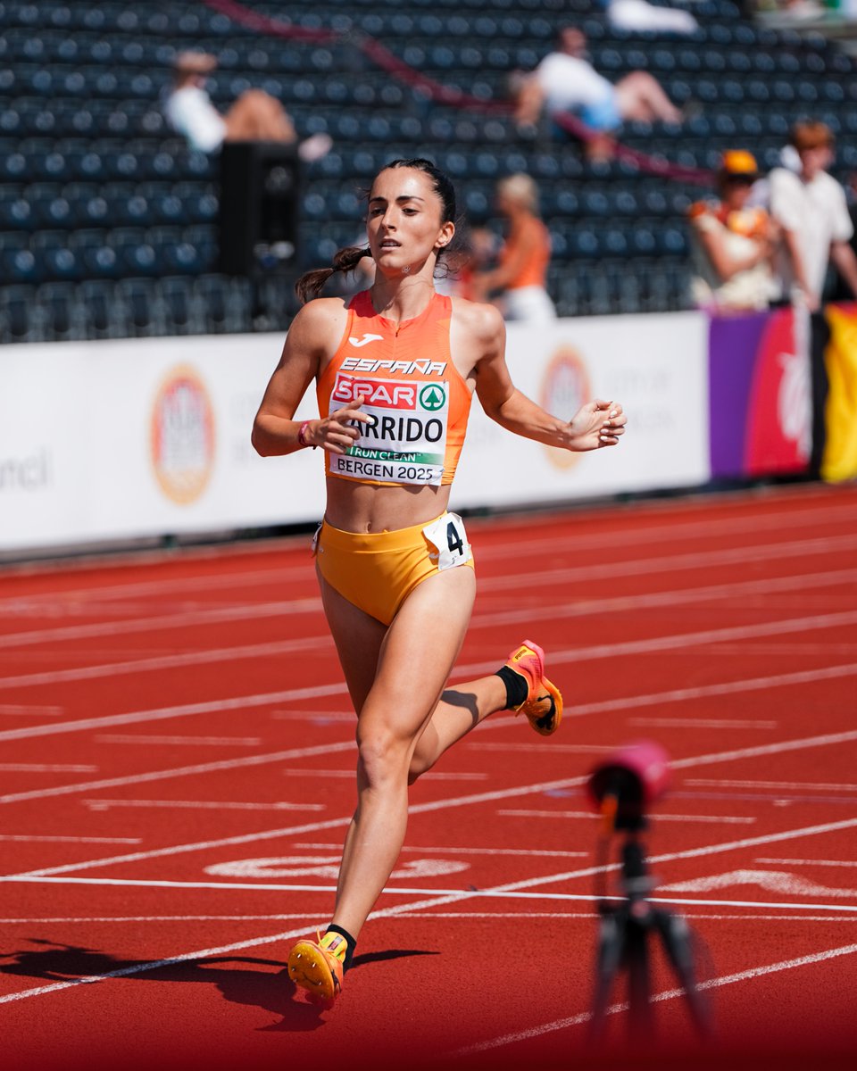 atletismoRFEA's tweet photo. 1500 m 🚺 Ronda 1  #Bergen2025

Serie 1:  4ª Rocío Garrido ⏱️ 4:17.33
No pasa ronda

#EspañaAtletismo #PasiónPorCompetir

📊 https://t.co/5sMT4FfN5K
📺Mañanas @EurovisionSport
📺 Tardes @teledeporte / @rtveplay https://t.co/qdZN7SSRRO