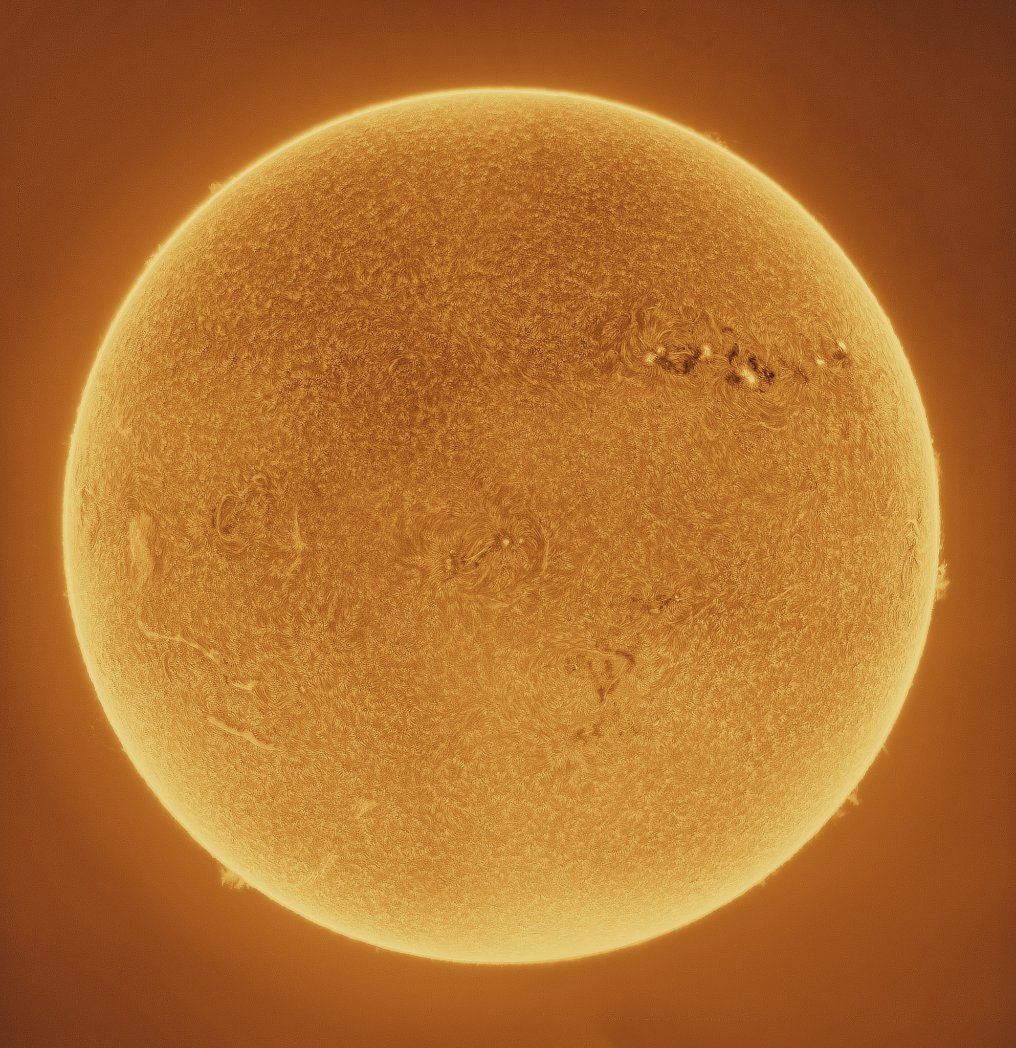 MBerto7's tweet image. Sol H-Alfa (18-07-2025 08:23UT)
Mosaico de 4 paneles 

Svbony tubo guía 60mm
Daystar Quark chromosphere
Player One Apollo-M Mini
Player One ERF S-Series
Svbony UV IR cut
Skywatcher Star Adventurer 2i