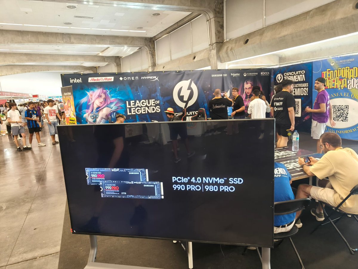 SomosLaTormenta's tweet image. Tenemos a SAMSUNG SSD también con nosotros en @TLPTenerife⚡
Estamos muy bien acompañados para celebrar el final de la Temporada😍
¡Y premios por su parte en la #TormentaFanZone!