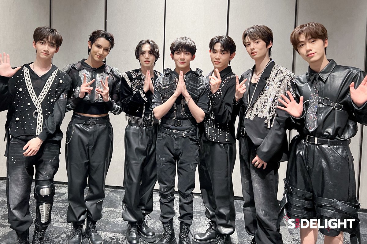 StarDelight_ent's tweet photo. เปิดตัวเมมเบอร์ทั้ง 7 ของ #RaceBace ในงาน "RGB Rui World Press Conference In BKK Eclusive at ICONSIAM" 

#RaceBace #RGB_Plan #Apop #float_nw 
#DongDong #Jelly #Ricky #Junhan 
#Xilong #Zhangxu https://t.co/GD6lYlecE3
