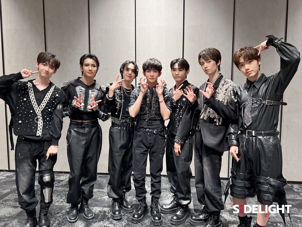 StarDelight_ent's tweet photo. เปิดตัวเมมเบอร์ทั้ง 7 ของ #RaceBace ในงาน "RGB Rui World Press Conference In BKK Eclusive at ICONSIAM" 

#RaceBace #RGB_Plan #Apop #float_nw 
#DongDong #Jelly #Ricky #Junhan 
#Xilong #Zhangxu https://t.co/GD6lYlecE3