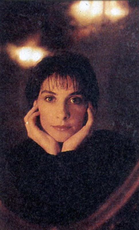 subtli_enyamisc's tweet photo. Hello again 😊 still hoping for a new Enya album this year (something within the next 2 months 🤞) but I will gladly wait the rest of this decade! 😄🎶
Partial photo update, her framed face in 1988 🥰👐🪞 https://t.co/OKb10r5IOF