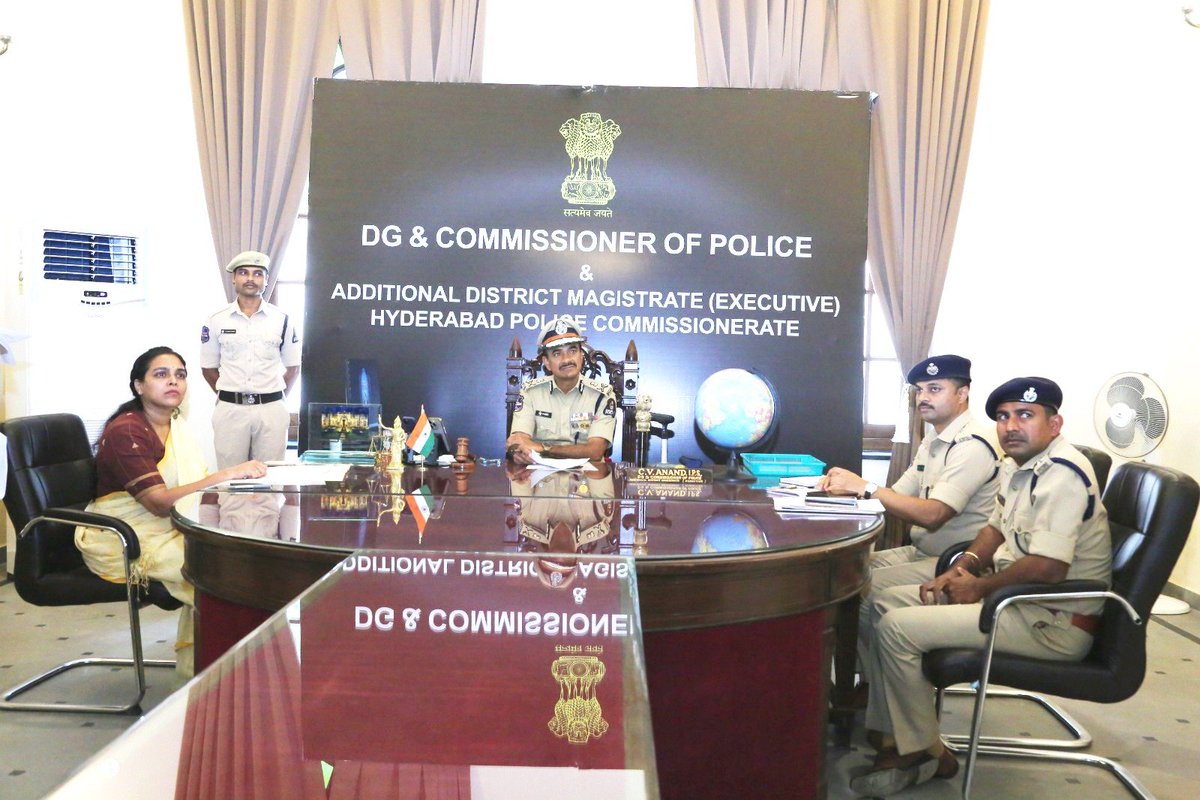 CPHydCity's tweet image. On 18.07.2025, Sri C.V. Anand, IPS, DG & Commissioner of Police and Addl. District Magistrate (Executive), Hyderabad, held an Executive Court at Kotwal House, Purani Haveli, to address the escalating rivalries among eight criminal gangs operating in South, South East, and South…