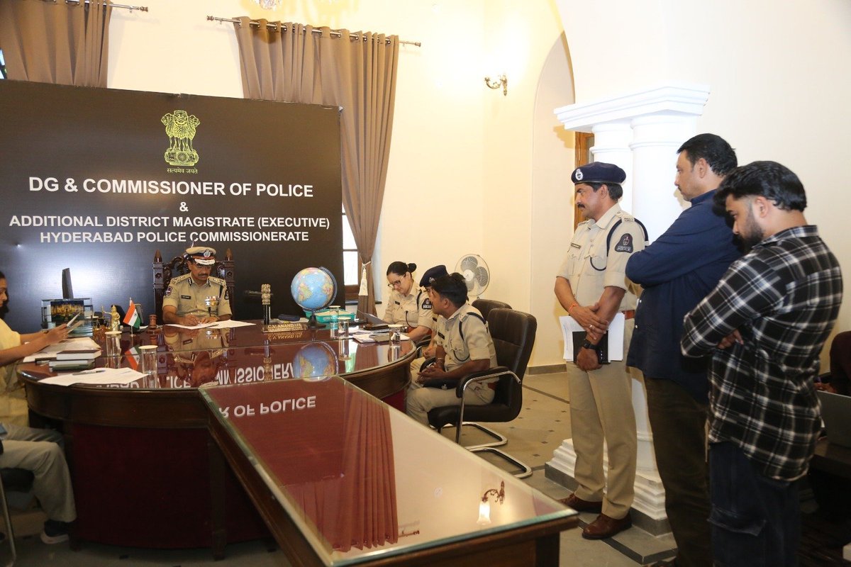CPHydCity's tweet image. On 18.07.2025, Sri C.V. Anand, IPS, DG & Commissioner of Police and Addl. District Magistrate (Executive), Hyderabad, held an Executive Court at Kotwal House, Purani Haveli, to address the escalating rivalries among eight criminal gangs operating in South, South East, and South…