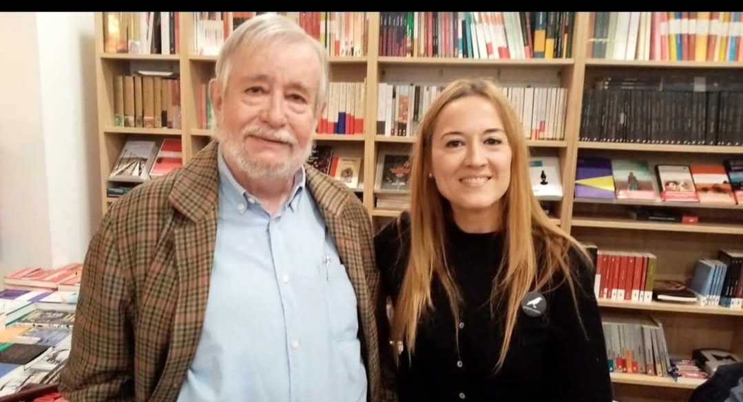 Desolados. Se nos ha ido un clásico. Maestro José María Guelbenzu, qué bonito recuerdo nos dejaste en Getafe Negro. Te llevaremos en el corazón.