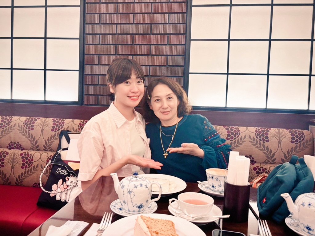 台湾🇹🇼出身の長年生徒さん！ルーさんがお仕事で東京に来たよ。台湾で昨年会ったぶり元気そうで何より☺　#都布良ひとみ宝塚ミュージカルスタジオ　#台湾　#生徒　#ダンススタジオ　#ダンス好きな人と繋がりたい　#東京ダンススタジオ　#元ジェンヌスタジオ　#Dance　#世界共通