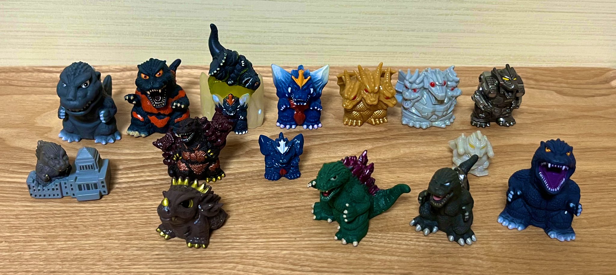 バラ売り不可　ゴジラ指人形　57個セット 食玩 ゴジラ指人形 15体セット○バラ売り不可○ - メルカリ