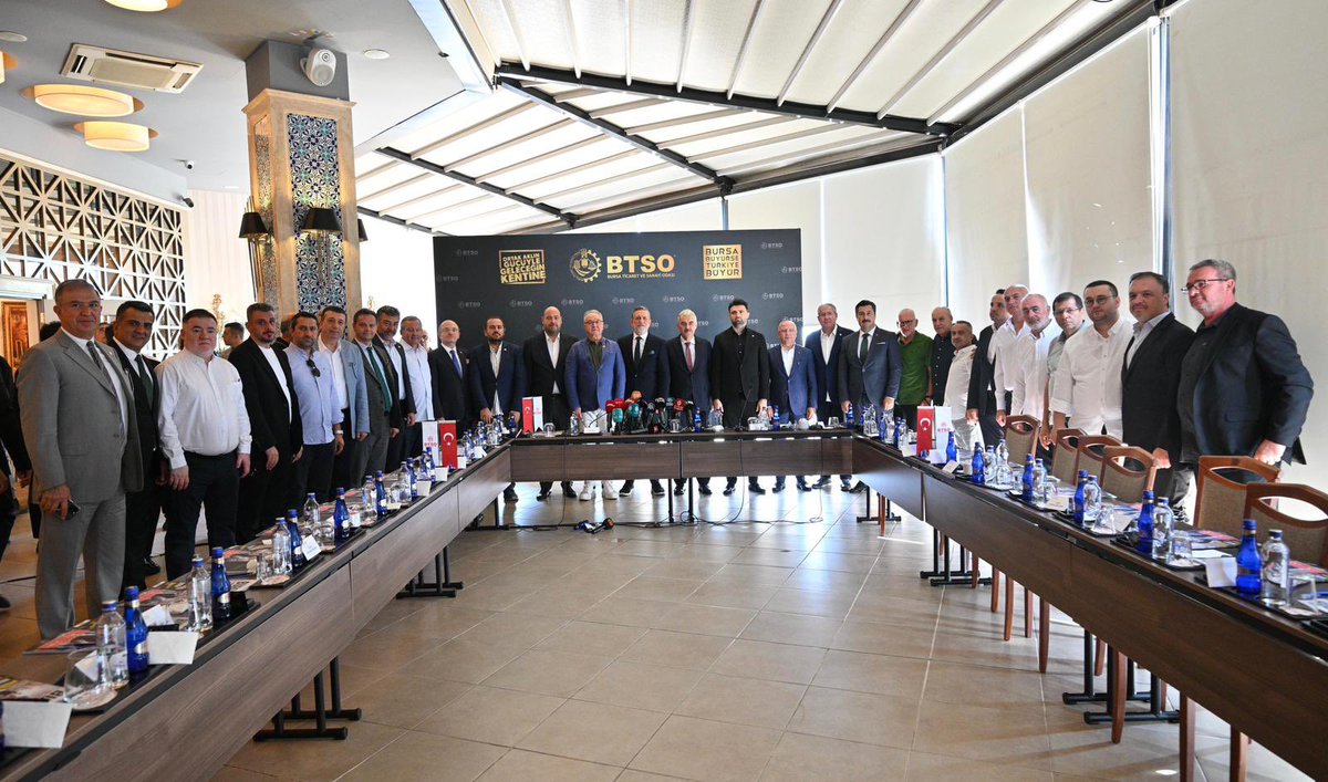 BTSO olarak iş dünyamızla birlikte geçen yıl 35 milyon TL’lik destekle başlattığımız “Yanındayım” kampanyası tüm şehrin sahiplenmesiyle 450 milyon TL’ye ulaşan güçlü bir organizasyona dönüştü. 

Bu sezon da aynı inanç ve kararlılıkla Bursaspor’umuza omuz veriyoruz. Uludağ İçecek,