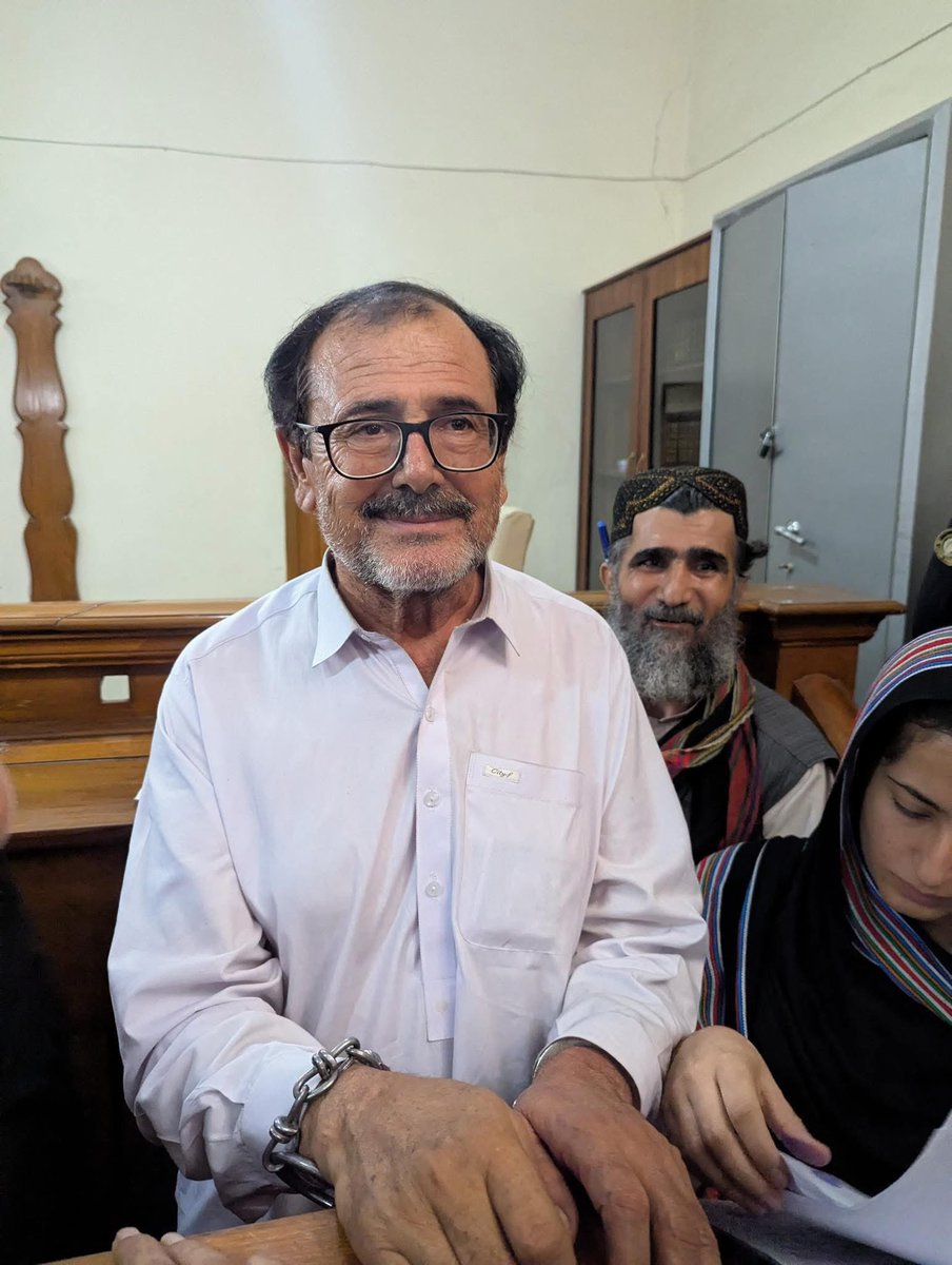 Gohram Aslam Baloch (@gohramaslamb) on Twitter photo باپ اور بیٹی ایک ہی کٹہرے میں۔ 
معصوم شاہ جی۔ باپ اور بیٹی ایک ہی کٹہرے میں۔ 
معصوم شاہ جی۔