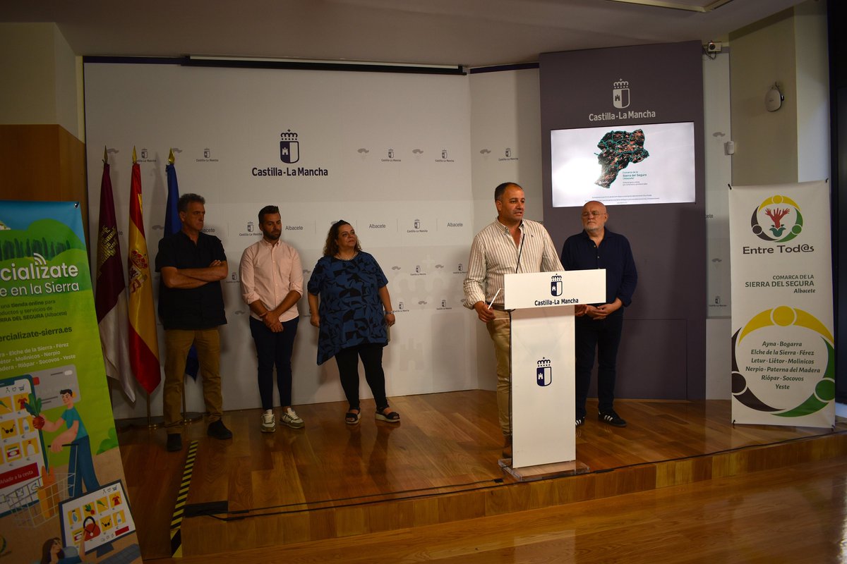 👏Enhorabuena a <a href="/AsociacionTodos/">Asociación Entre Tod@s</a> por “Comercialízate”, una
Marketplace 💻para fortalecer💪 el comercio local de los 1⃣2⃣ pueblos de la comarca del Segura. Ha contado con el apoyo de  <a href="/mtecogob/">Ministerio de Transición Ecológica</a>, <a href="/gobjccm/">Gobierno de Castilla-La Mancha</a> y <a href="/FundlaCaixa/">Fundación ”la Caixa”</a>. Siempre a vuestra disposición 👍
🌐 goo.su/doeuxCq