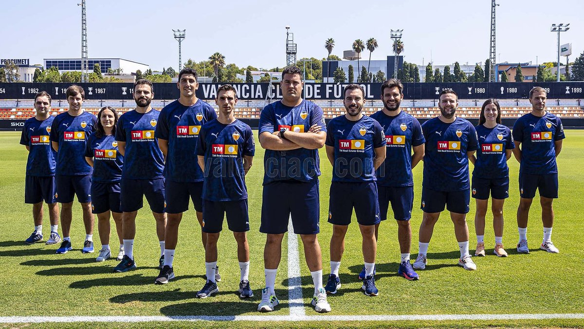 🤝 El cuerpo técnico del #VCFfem, al completo

ℹ️ valenciacf.com/el-cuerpo-tecn…

#ADNVCF 🦇