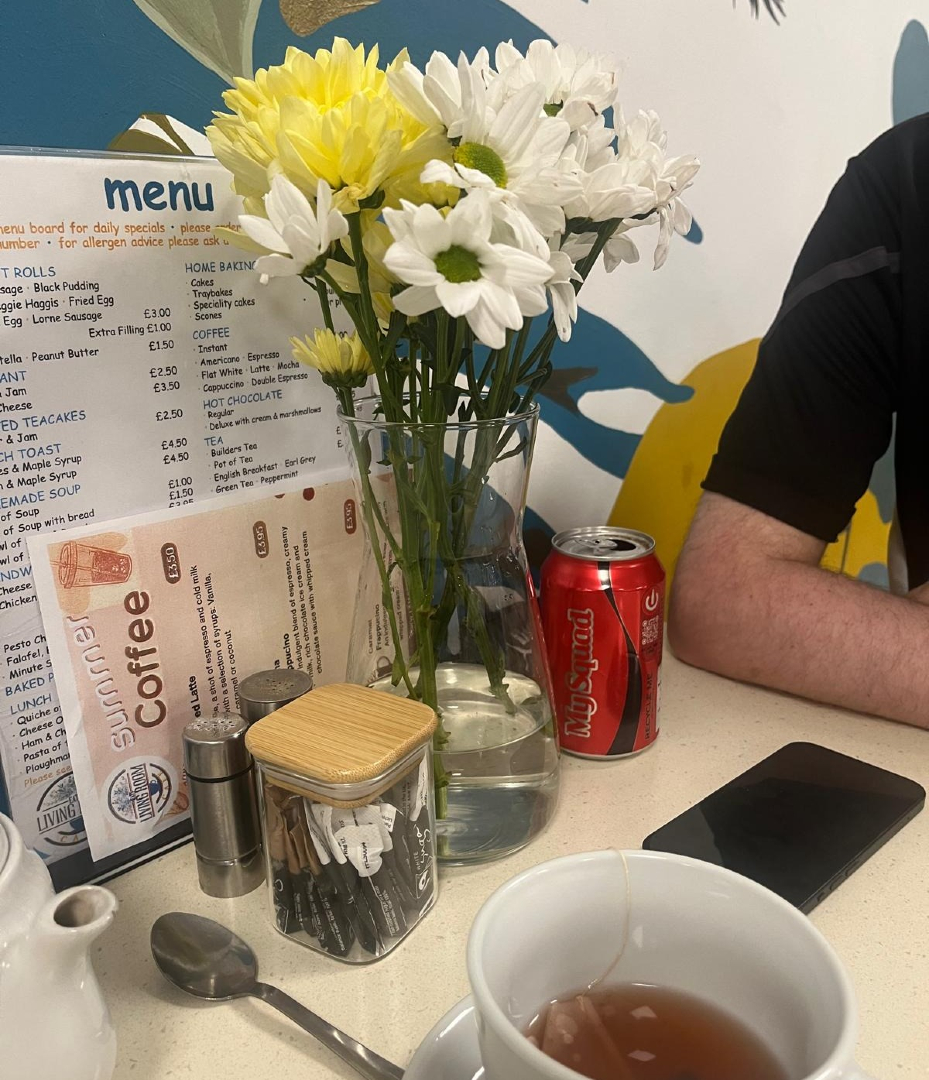 Development Worker Margaret had a great catch-up with an advocate today at Eats Rosyth! ☕🍰

Always a pleasure to pop in for friendly chats, local info, and fresh ideas 💬📍Such a welcoming space in the heart of the community 💛

#CitizenAdvocacy #EatsRosyth #SupportLocal 🙌