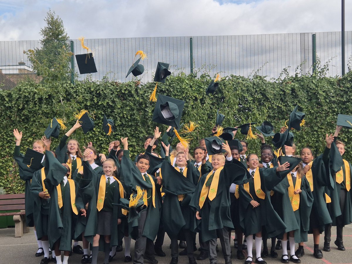 StAndrewsSW16's tweet image. Congratulations to our amazing Year 6 pupils on their graduation! You've made us so proud at St Andrew's. Wishing you all the best as you take your next big step — your future is bright! 🌟 #StAndrewsProud #Year6Graduation #GoodLuck #Makingmemories #Lastday