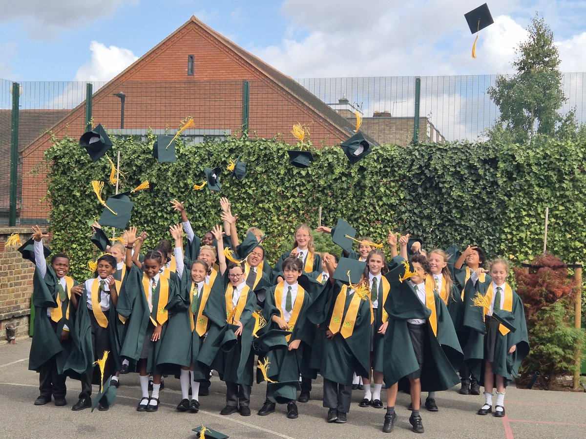 StAndrewsSW16's tweet image. Congratulations to our amazing Year 6 pupils on their graduation! You've made us so proud at St Andrew's. Wishing you all the best as you take your next big step — your future is bright! 🌟 #StAndrewsProud #Year6Graduation #GoodLuck #Makingmemories #Lastday