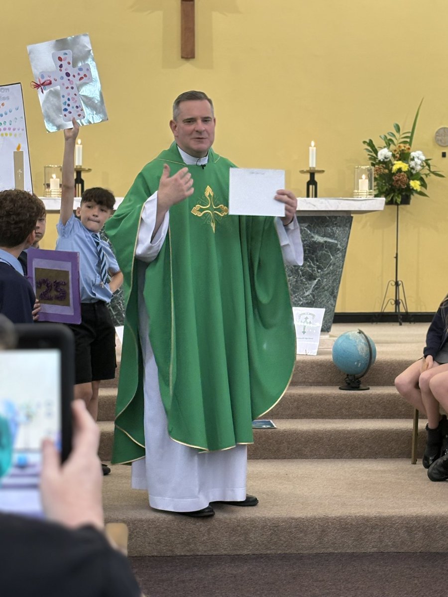 We celebrated Father Steven’s silver jubilee during mass yesterday. Every class made him a card and we presented these to him. Congratulations again, to our wonderful parish priest, Canon Steven Parkinson. #stbernadettesre