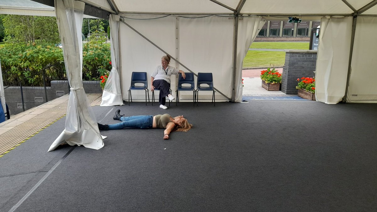 1StevieKilner's tweet image. Final day of summer graduations with Nicky and the team and EVERYTHING.........is under control 👍
