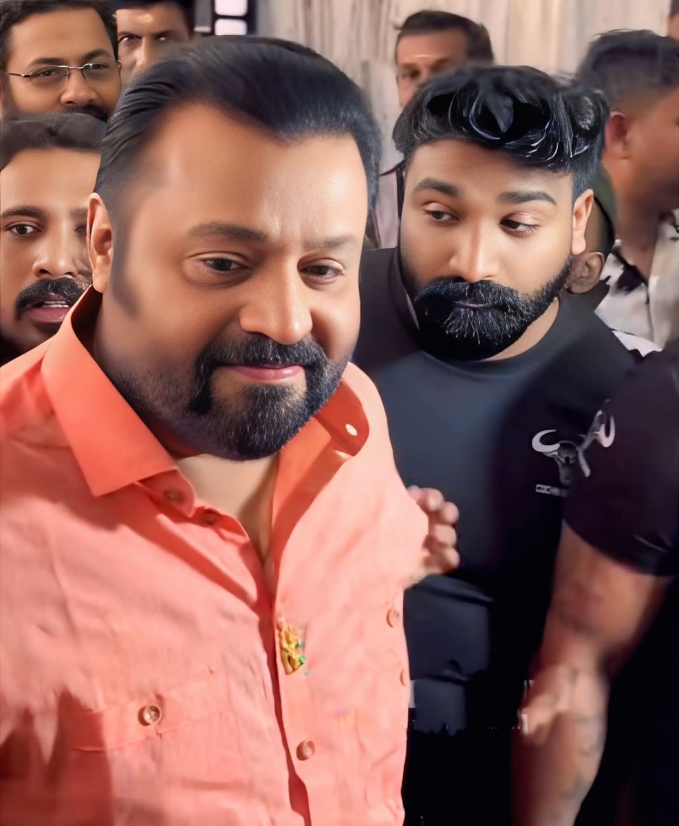 കൈ കഴുകുന്നത് ഒരു കുറ്റമാണോ അടിമ വാണങ്ങളെ. ഭക്ഷണം /കേക്ക് കഴിക്കുന്നതിനു മുൻപ് ഒരാൾക്ക് shakehand കൊടുത്തു  അതിന് ശേഷം കൈ കഴുകി വൃത്തിയും വെടിപ്പും ഒക്കെ ഉള്ളവർ കൈ കഴുകി വൃത്തിയായി കഴിക്കും അല്ലാത്ത ചില പ്രത്യേക പാർട്ടി അടിമ വാണങ്ങൾ അതിന്റെ കുറ്റം പറഞ്ഞു നടക്കും #SureshGopi