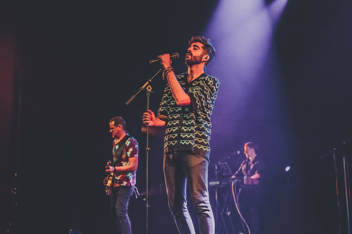 Hoy viernes 18 de julio, a las 22:30 horas, en la Posada del Sol de La Roda, el grupo musical LA BANDA DE ASES realizará un apasionante recorrido por los mayores éxitos del indie español.

Petri González ha entrevistado a su vocalista, Carlos Maciá.

🔊 radiolaroda.com/concierto-de-l…
