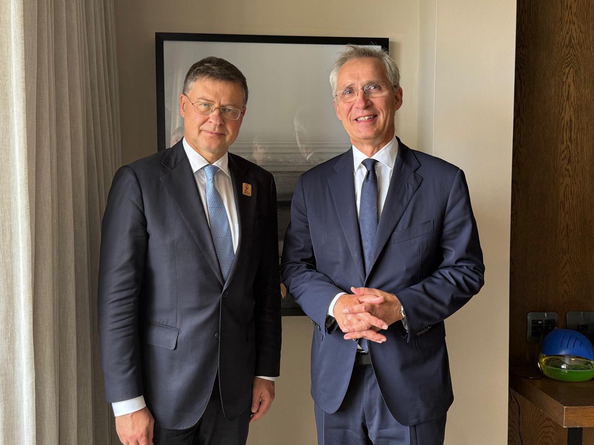 VDombrovskis's tweet image. At #G20SouthAfrica, good meeting with @jensstoltenberg 🇳🇴 Minister of Finance.
Discussed:
📌trade tensions & their impact on global economy
📌need to preserve rules-based system to provide certainty and stability
📌Norway’s important and steadfast support to Ukraine