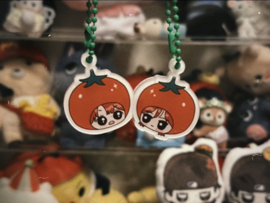 egoogoo9's tweet image. #RT
안녕하세여
친구들과 나눠가지려고 만들었던 거
좀 남아서 이벤트 해봅니다!!!
🍅순정즈 토마토 자석키링
💢성찬, 원빈 이라이라 쿠션키링
🌙스티커
전부 보내드려요
RT추첨 두 분 뽑을게여
추첨은 음음 순정즈 라방 오는 날(.....)