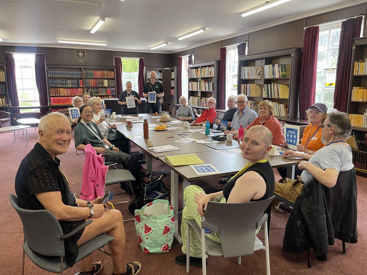Sutton Community Liaison Officers PC CLEE and PC CUNNINGHAM visited Wallington Library today to speak to residents of Sutton and staff through Age UK about courier fraud, personal safety and scams  
#Courierfraud #MPSSutton