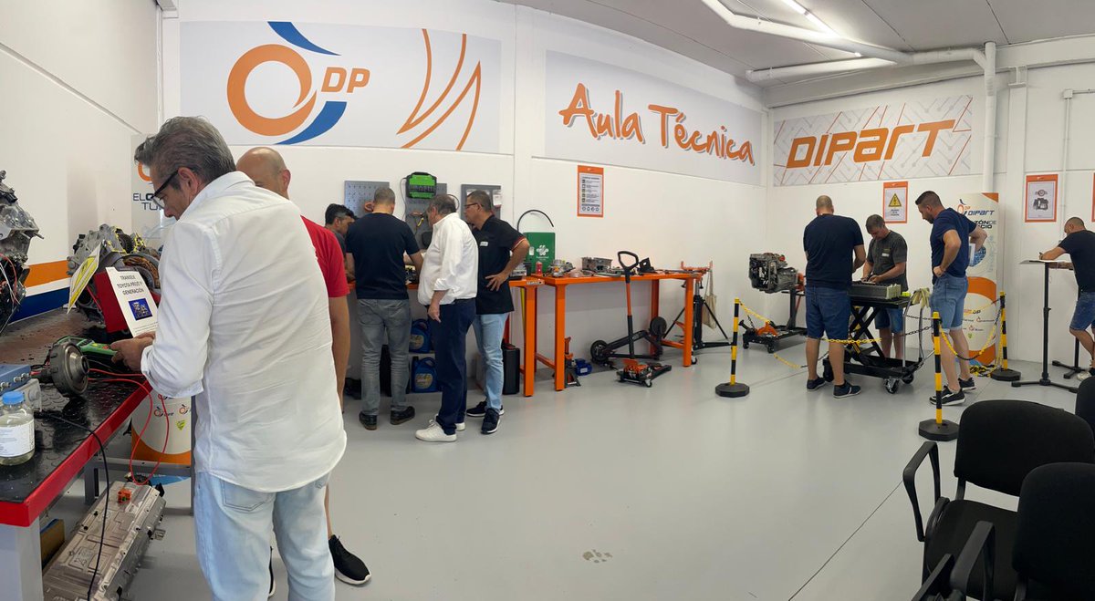 DIPART (@dipartsl) on Twitter photo 📣 Esta semana hemos celebrado una nueva Formación Integral DP sobre alto voltaje en HEV Toyota 🧑🔧
4h teoría ➕ 4h práctica
👥 16 asistentes que han recibido su diploma de aprovechamiento 🎓
Gracias por apostar por DIPART. ¡Seguimos! 😉
🔸 #TodosSomosDIPART 🔹 📣 Esta semana hemos celebrado una nueva Formación Integral DP sobre alto voltaje en HEV Toyota 🧑🔧
4h teoría ➕ 4h práctica
👥 16 asistentes que han recibido su diploma de aprovechamiento 🎓
Gracias por apostar por DIPART. ¡Seguimos! 😉
🔸 #TodosSomosDIPART 🔹