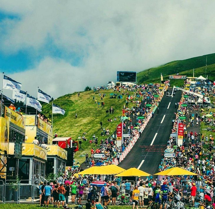 Una pena no saber de quién es la foto 📸

Pero vaya fotón de la llegada de hoy 🤩

#TDF2025