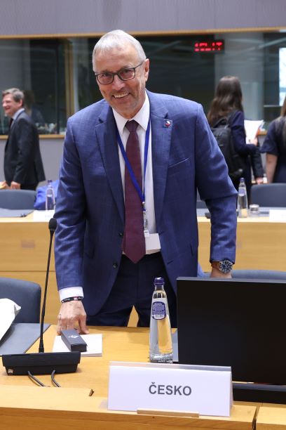 Czech Permanent Representation to the EU (@cztoeu_brussels) on Twitter photo Výsledky dnešního jednání Rady 🇪🇺 #GAC za účasti ministra <a href="/_MartinDvorak/">Martin Dvořák 🌈</a> za 🇨🇿 k budoucímu víceletému finančnímu rámci #VFR pro roky 2028-2034 a agendě simplifikace
↓
1url.cz/9JpUa Výsledky dnešního jednání Rady 🇪🇺 #GAC za účasti ministra <a href="/_MartinDvorak/">Martin Dvořák 🌈</a> za 🇨🇿 k budoucímu víceletému finančnímu rámci #VFR pro roky 2028-2034 a agendě simplifikace
↓
1url.cz/9JpUa