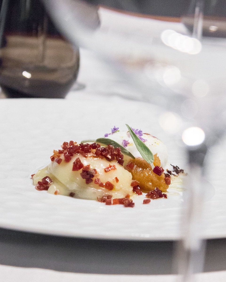En restaurante Javier Martín, el queso no es solo un ingrediente, es el protagonista de una experiencia culinaria que desafía los sentidos. Aquí, los sabores únicos y diferentes son una sinfonía para el paladar.