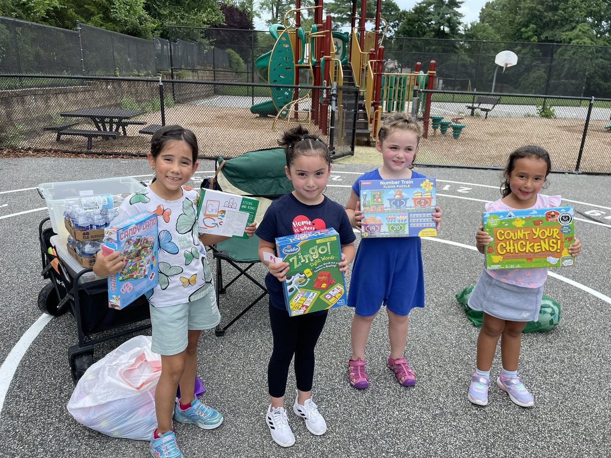 CSL_BelPreElem's tweet image. Another great time had by all at Bel Pre’s Play Date at the Playground. Building Relationships can be so much fun. @BelPrePandas @CSMCPS_Leader @LearnerDSLI @MCPS @CSconnect_MCPS