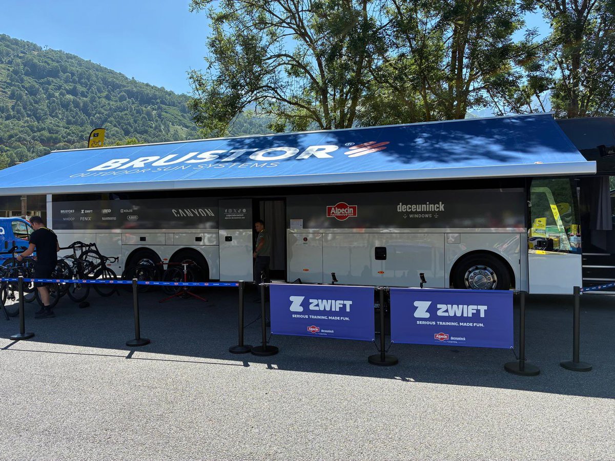 AlpecinDCK's tweet image. ✔️ @brustor sun awning
✔️ @wahoofitness Kickr
✔️ @GoZwift Click & Cog and warm-up protocol
⬇️⬇️⬇️
@GoZwift warm-up zone is completely set up for today’s climbing ITT in @LeTour 🔥
#AlpecinDeceuninck #TDF2025