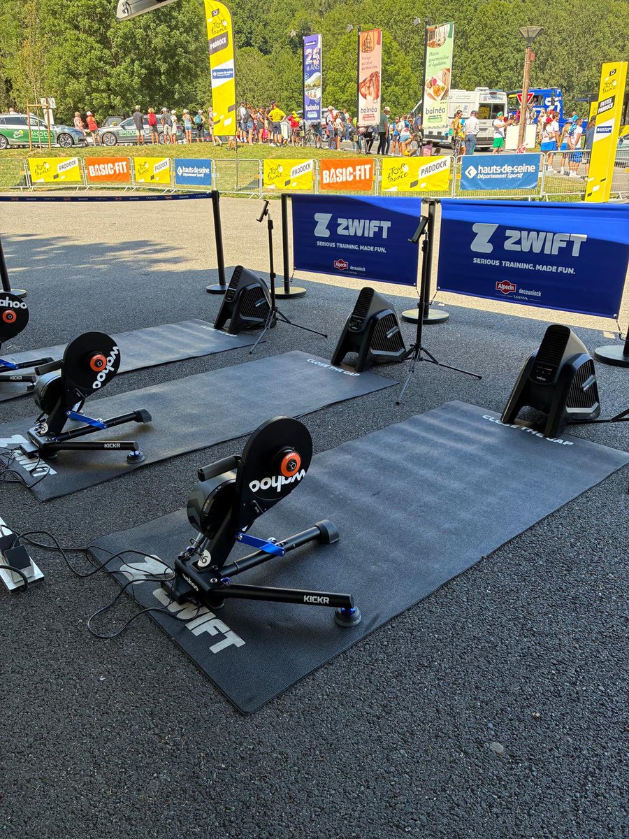 AlpecinDCK's tweet image. ✔️ @brustor sun awning
✔️ @wahoofitness Kickr
✔️ @GoZwift Click & Cog and warm-up protocol
⬇️⬇️⬇️
@GoZwift warm-up zone is completely set up for today’s climbing ITT in @LeTour 🔥
#AlpecinDeceuninck #TDF2025