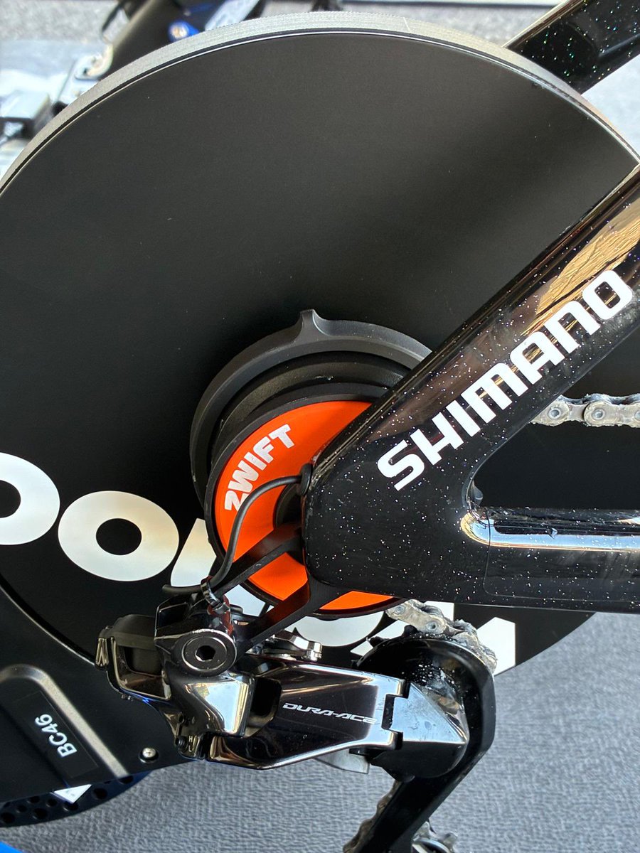 AlpecinDCK's tweet image. ✔️ @brustor sun awning
✔️ @wahoofitness Kickr
✔️ @GoZwift Click & Cog and warm-up protocol
⬇️⬇️⬇️
@GoZwift warm-up zone is completely set up for today’s climbing ITT in @LeTour 🔥
#AlpecinDeceuninck #TDF2025