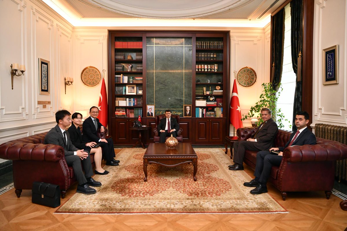 AnkaraValiligi's tweet image. Çin Halk Cumhuriyeti Ankara Büyükelçisi Sayın Xuebin Jiang, Vali Vasip Şahin’i makamında ziyaret etti.