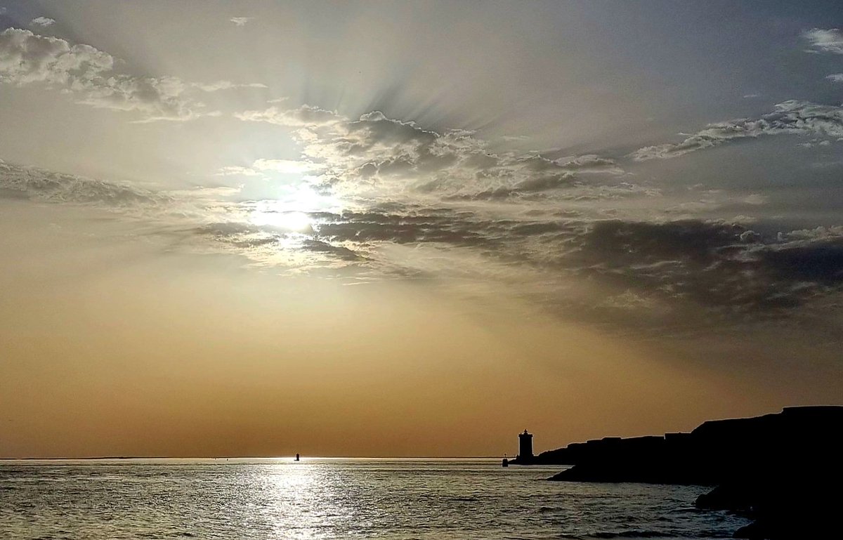 Bonsoir les Gens
#MaPhotoDeVingtHeure2025
199/365 Le Conquet