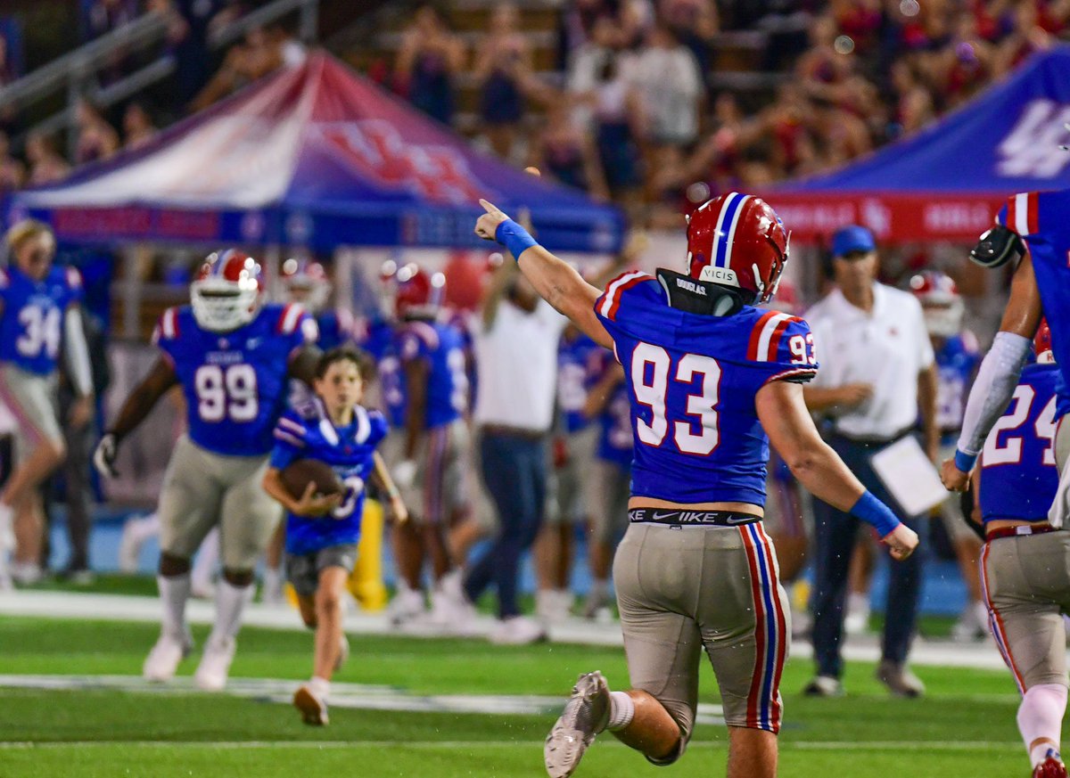 Kyle Parmley 🥎 (@kyleparmley) on Twitter photo Five weeks from today, 35 days, we'll be getting ready for the kickoff of the 2025 high school football season for the <a href="/UnderLights365/">Under the Lights</a> teams.
Today, we feature <a href="/1rebelfootball/">Vestavia Hills Football</a> DL <a href="/josh_arendall/">Josh Arendall</a>, who will be one of the leaders for the Rebels this fall.
vestaviavoice.com/sports/countdo… Five weeks from today, 35 days, we'll be getting ready for the kickoff of the 2025 high school football season for the <a href="/UnderLights365/">Under the Lights</a> teams.
Today, we feature <a href="/1rebelfootball/">Vestavia Hills Football</a> DL <a href="/josh_arendall/">Josh Arendall</a>, who will be one of the leaders for the Rebels this fall.
vestaviavoice.com/sports/countdo…