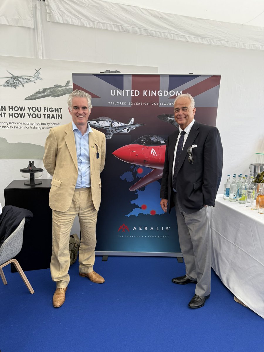 jcartlidgemp's tweet image. A wonderful display from the Red Arrows at @airtattoo today but we have to remember their hawk jet is going out of service, so it was also good to catch up with @AeralisJet - a British SME developing a potential replacement.