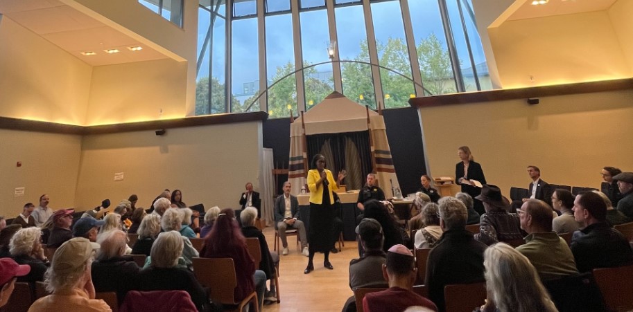 #DAUrsulaJonesDickson was honored to share insights on the law and engage with the community in a meaningful public safety dialogue at <a href="/AJCNorCal/">Northern California AJC</a> and the Jewish Coalition of Berkeley’s Public Safety Town Hall. #AlamedaCountyDA