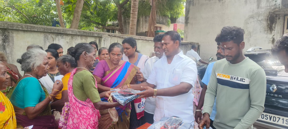 AKSaiJSaravanan's tweet photo. எனது ஊசுடு தொகுதிக்குட்பட்ட சேந்தநத்தம் கிராமத்தில் உள்ள அங்கன்வாடி மையத்தில் சமூக நலத்துறை மூலம் முதியோர்களுக்கு வழங்கப்படும் போர்வைகள் மற்றும் காலணிகளை வழங்கினேன்.@BJP4Puducherry @PMOIndia @AmitShah https://t.co/kOznTzcchq