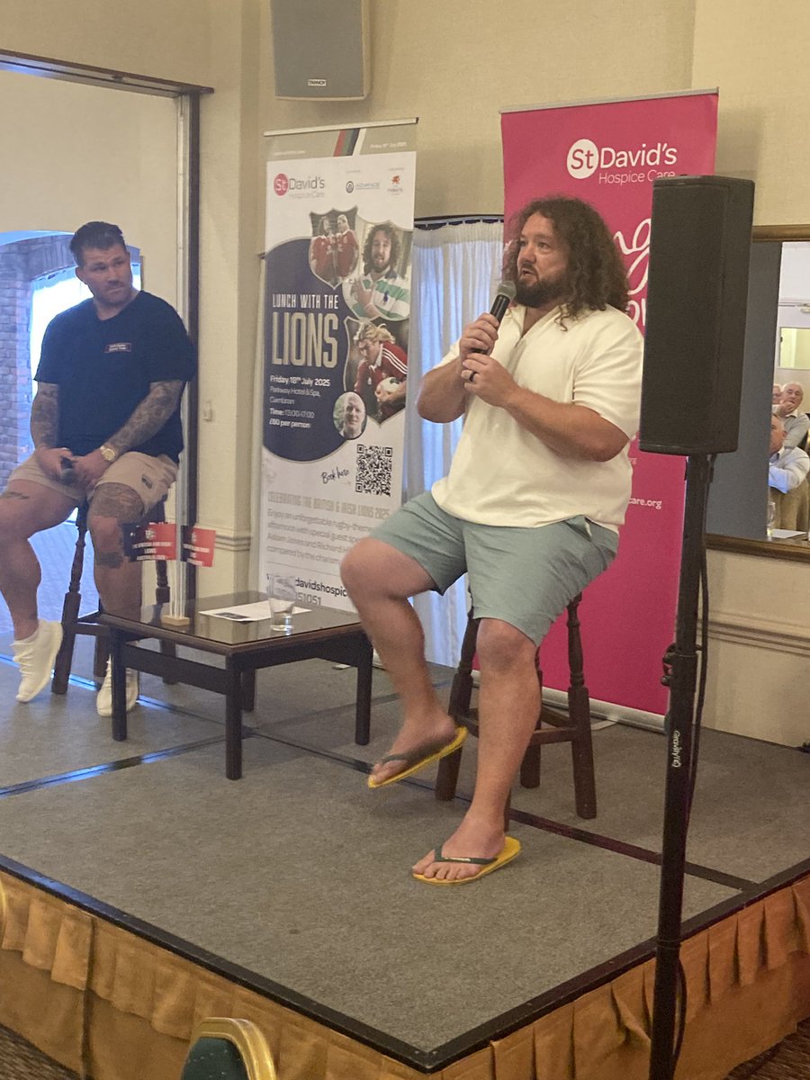 philsteele1's tweet image. Lovely afternoon hosting a Lions Lunch for the @SDFHC - these two boys on great form with their stories, insight and humour.
All for such a great cause - supporting Wales’ largest hospice in their wonderful work. 🙏