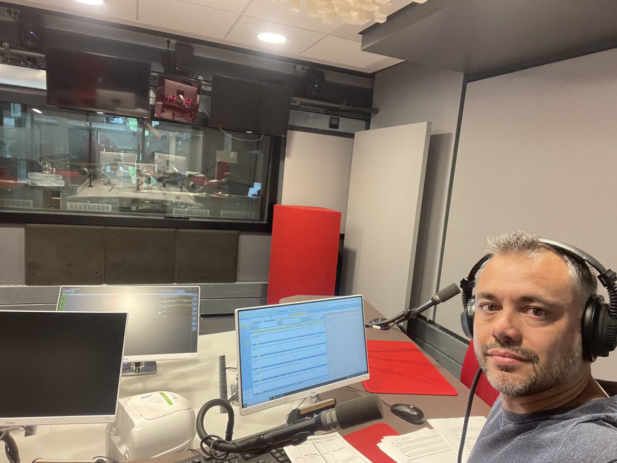 Último noticiero de @RFI_es con testimonios desde Sweida, en Siria, donde siguen los combates; las nuevas sanciones de la UE contra el petróleo ruso y Bolsonaro, obligado a llevar una tobillera electrónica por ri ago de fuga. 
📻-&gt;rfi.my/Bqz0