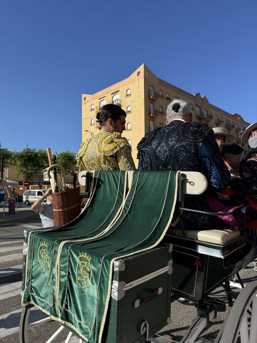 mikelanto6's tweet image. Morante en coche de caballos camino a la plaza de toros de la línea,el arte