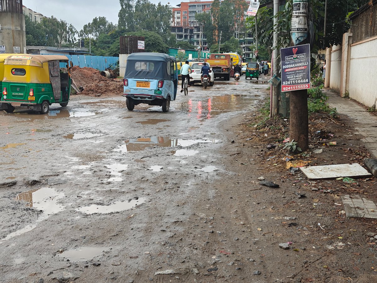 nehalbshah's tweet image. Carmelaram Railway Station Road. No apathy just suffering . We are helpless, tired and scared. @BBMPCOMM @osd_cmkarnataka @MALimbavali @DKShivakumar @ICCCBengaluru # carmelaram @WFRising @carmelaramunite @kdevforum @ChristinMP_ @CivicOp_india @namma